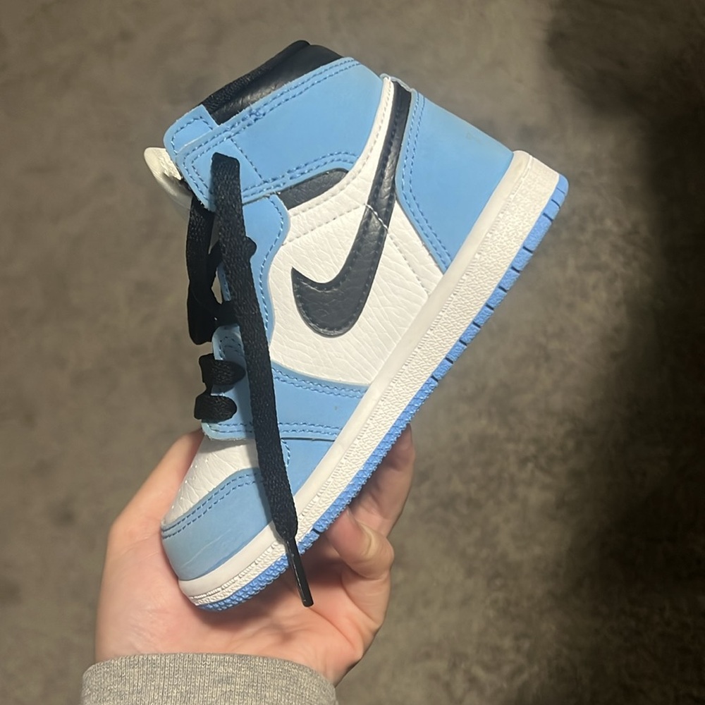 Jordan 1 Retro High OG University Blue Worn once